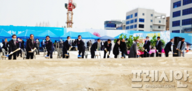 코로나19 시국 이마트 에코시티점의 안전 기원제 눈살