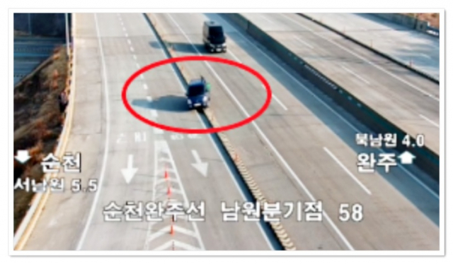완주-순천고속道 갓길 분리벽에 화물차가 대롱대롱…남원분기점서 그만
