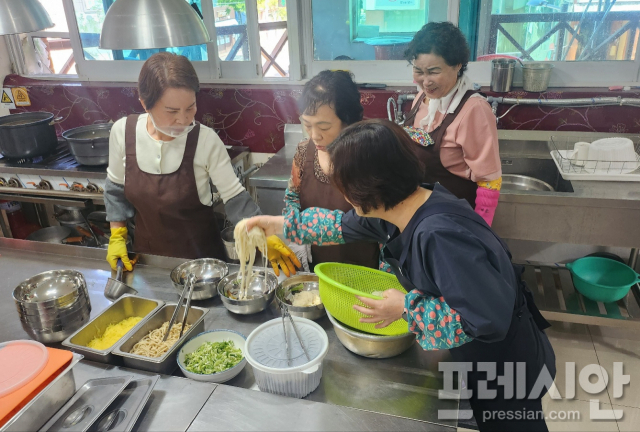 국수 한 그릇이 천원…광주 풍암동 천원국시 문전성시