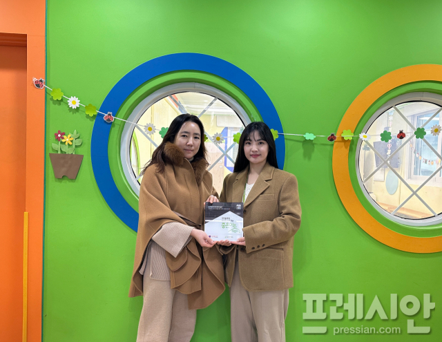 굿네이버스-글로벌리더린이집 좋은이웃어린이집 현판 전달식 진행