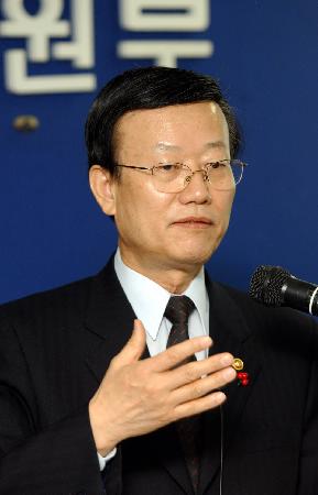  원전센터부지 선정에 민주적 절차 보완키로