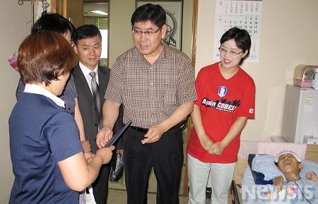한국전력 진주지점, 난치병 환자가족에 성금 전달