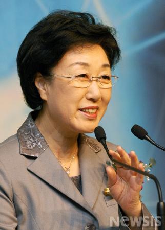 축사하는 한명숙 국무총리