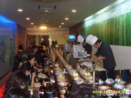 <맛기행>부천 로담코플라자 내 회전초밥 부페 ‘센로스시’