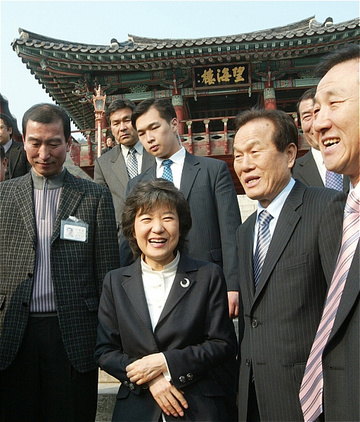 여수 진남관 찾은 박 전 대표