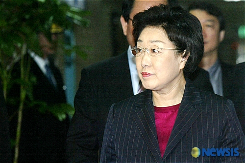 입장하는 한명숙 총리