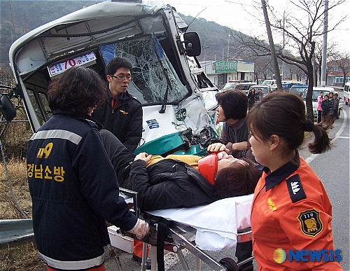 같은 회사 소속 시내버스와 충돌