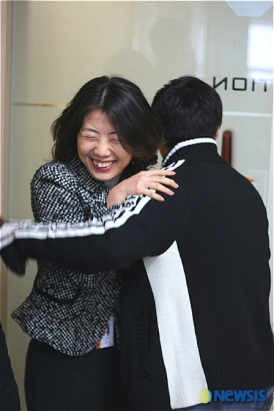 아이스테이션, 직원 대상 프리허그 진행