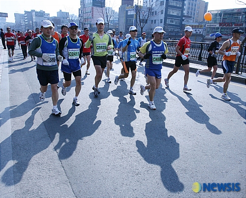 그림자도 달리는 동아마라톤