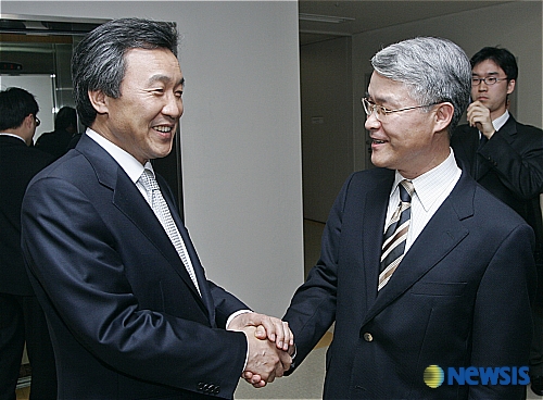 손학규 전 지사, 신약개발업체 방문