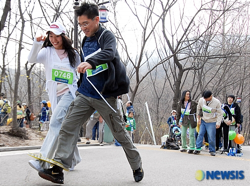 파리바게뜨, 2인3각의 사랑나누기
