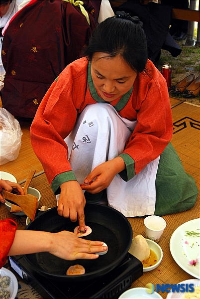 화전 부치기