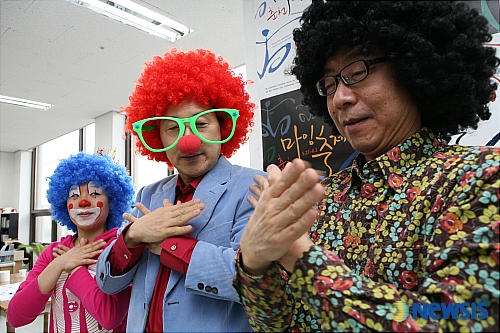 마임 배우는 손학규 전 지사