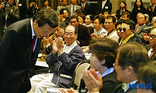 박수갈채 받은 손 전지사