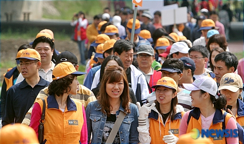 환경정화 나선 자원봉사단