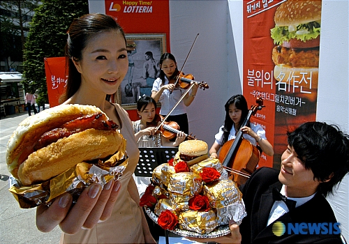텐더그릴 치킨버거 맛 좀 보세요