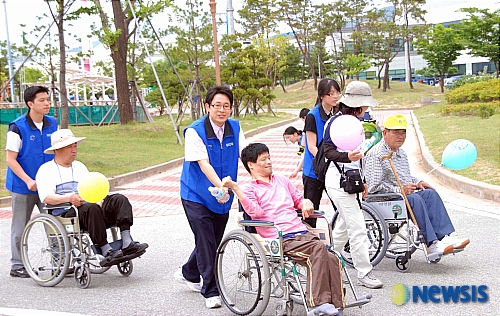삼성전자, 구미사업장 케어복지사(Care worker) 양성 교육
