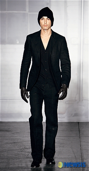 띠어리 맨 2007 F/W 의상