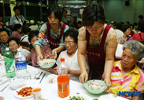 신공덕동사무소, 삼계탕 대접 행사