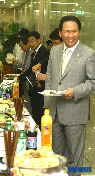 환하게 웃는 김태랑 사무총장