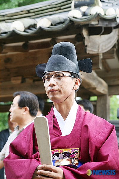 유시민 전 장관.. 양진당 알묘