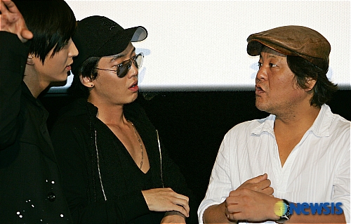 무슨 이야기중?