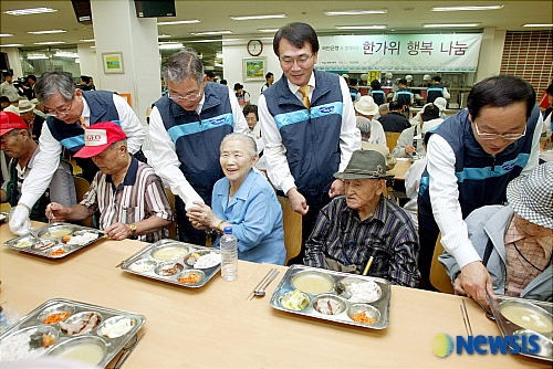 어르신들 많이 드세요