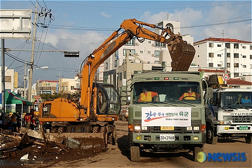 수해복구중인 육군 1117공병단