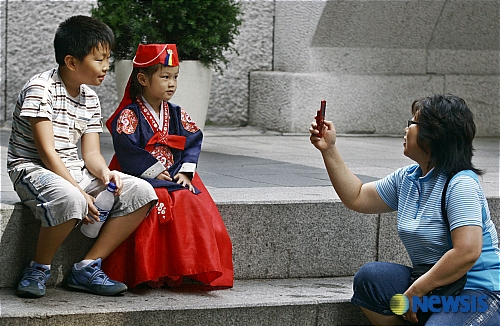 고운 한복입고 찰칵