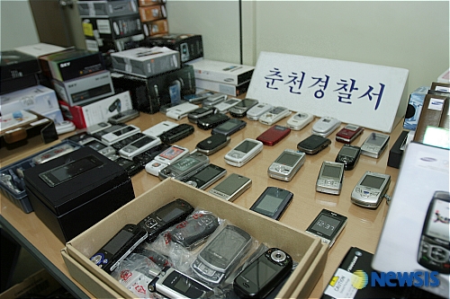 휴대폰 전문절도단이 훔친 휴대폰들