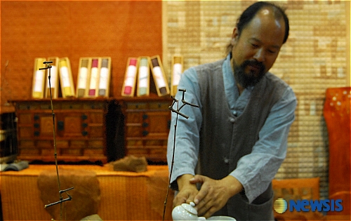 차 한 잔 하시면서 천연염색 둘러보세요