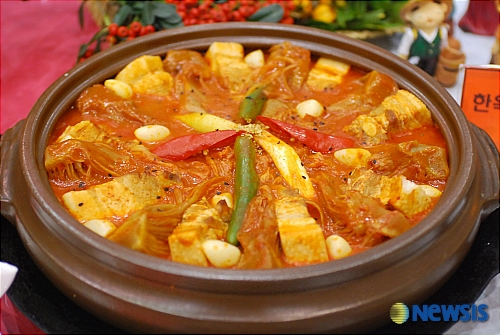 군침도는 한옥집 김치찜