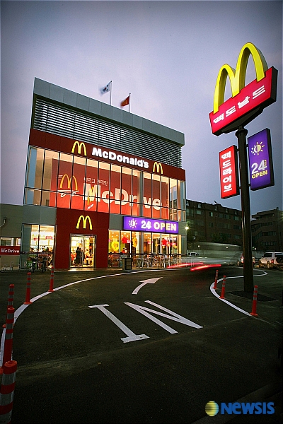 한국맥도날드, 맥드라이브 수원성 매장 오픈