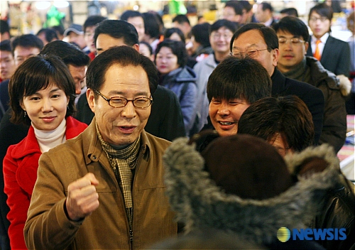 새벽 노량진 수산시장 방문한 권영길 대선후보