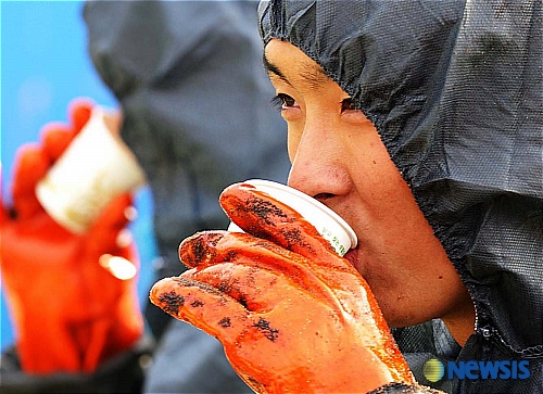사랑으로 나눈 따뜻한 커피