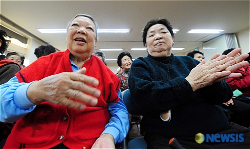 흥겨운 어르신들