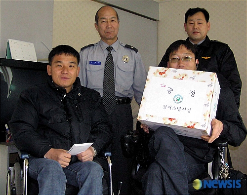 샬롬의 집에 성금과 위문품 전달한 강서소방서