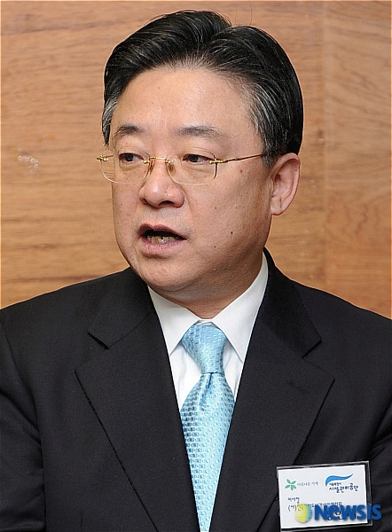인사하는 전국지하도상가상인연합회 정인대 이사장
