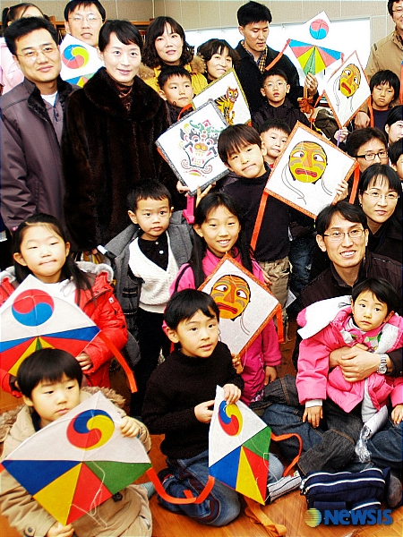 삼성전자 임직원 자녀 가오리연 만들며 전통문화 체험