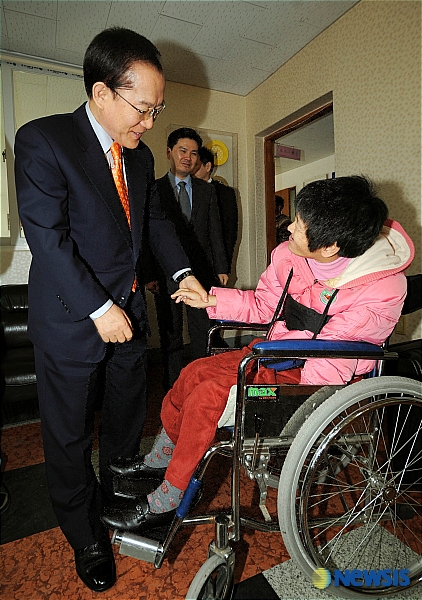 昌, 장애인복지시설 격려 방문
