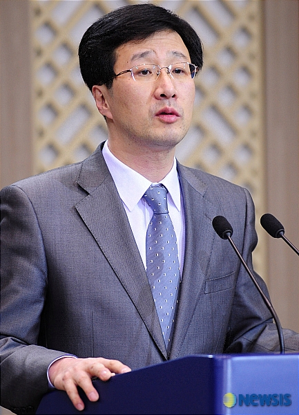 표지석 관련,잘못 전달 사과하는 천 홍보수석