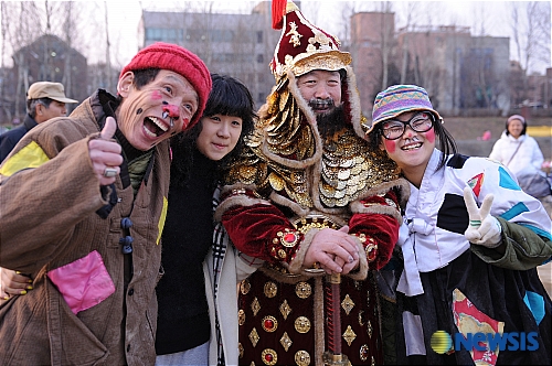 각설이와 장군이 만났다(?)