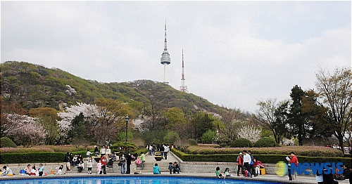 남산 분수광장 찾은 시민들