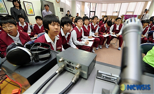 광주 송원초교 학생들, 이소연씨 교신 청취
