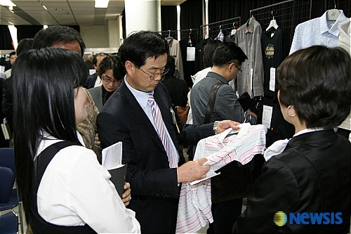 세정, 불량제품 전시회 열어 브랜드 강화 나서
