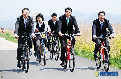 유인촌 장관,자전거타고 순천만 으로