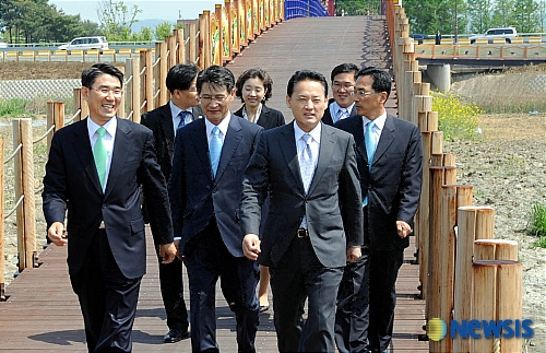 순천만 둘러보는 유인촌 장관