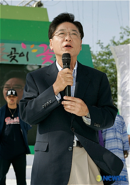 인사하는 유화선 파주시장