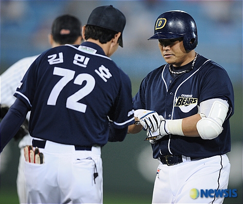 김동주의 선취 1타점!