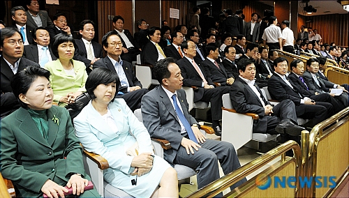 새벽 의원총회